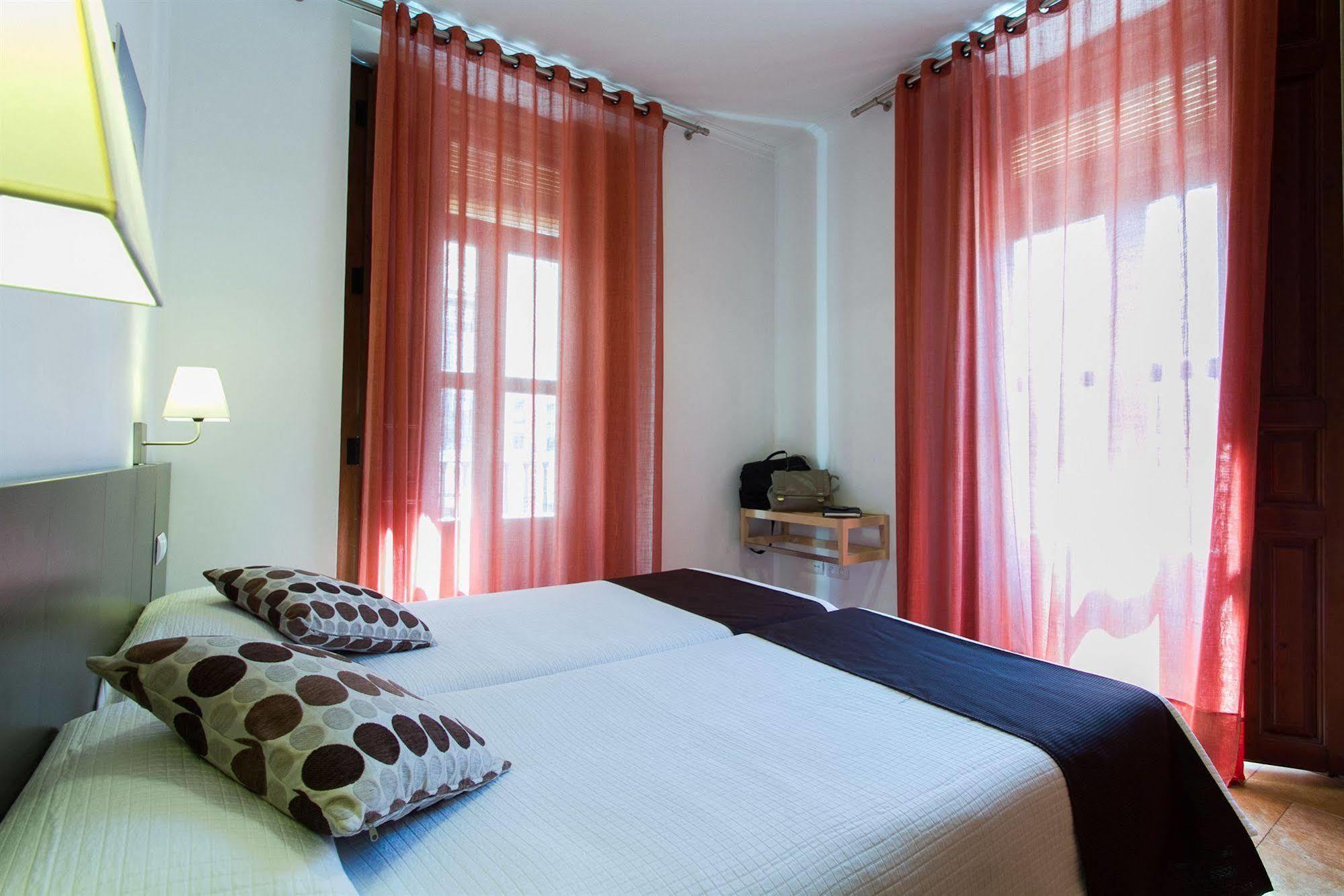 Living Valencia Apartments - Merced Kültér fotó